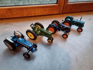 Lot de 4 tracteurs miniatures (Fordson, Ford500 et J. Deer) beschikbaar voor biedingen