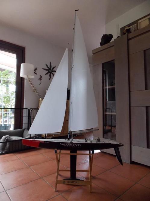 SEAWIND zeilboot van Kyosho volledig NIEUW en vaarklaar, Hobby en Vrije tijd, Modelbouw | Radiografisch | Overige, Nieuw, Ophalen