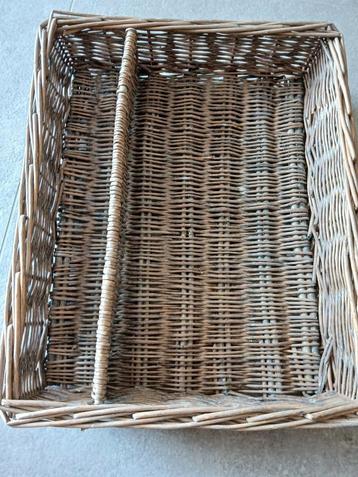 Bestekmand - riet beschikbaar voor biedingen