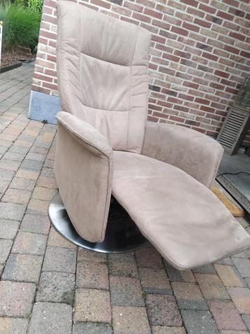 zeer mooie elektrische fauteuil beige kleur beschikbaar voor biedingen