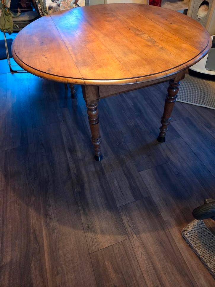 Table en noyer antique, Antiquités & Art, Antiquités | Meubles | Tables, Enlèvement