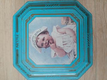 Boîte Nestlé vintage beschikbaar voor biedingen