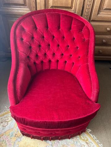 Vintage zeteltje in rood fluwele stof in goede staat beschikbaar voor biedingen