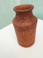 mooie stenen vaas hoogte ca 20 cm dia onderaan 11 cm, Ophalen