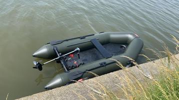 JRC Extreme Boat 330 + Rhino BLX 70 electromotor beschikbaar voor biedingen