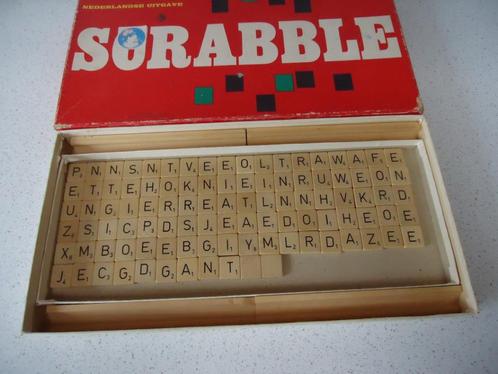 Vintage Scrabble (Rode Doos) in goede staat en compleet !, Hobby en Vrije tijd, Gezelschapsspellen | Bordspellen, Gebruikt, Een of twee spelers
