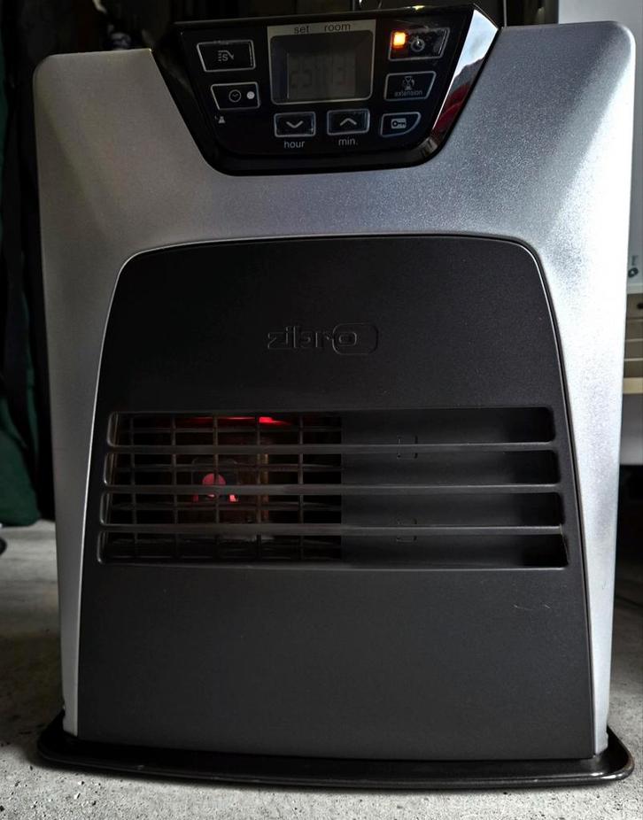 Zibro kachel petroleumkachel, Huis en Inrichting, Kachels, Zo goed als nieuw, Vrijstaand, Petroleumkachel, Overige brandstoffen