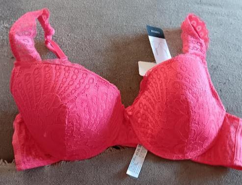 Soutien gorge 90C rose bretelles dentelle NEUF, Vêtements | Femmes, Sous-vêtements & Lingerie, Soutien-gorge, Rose, Enlèvement ou Envoi
