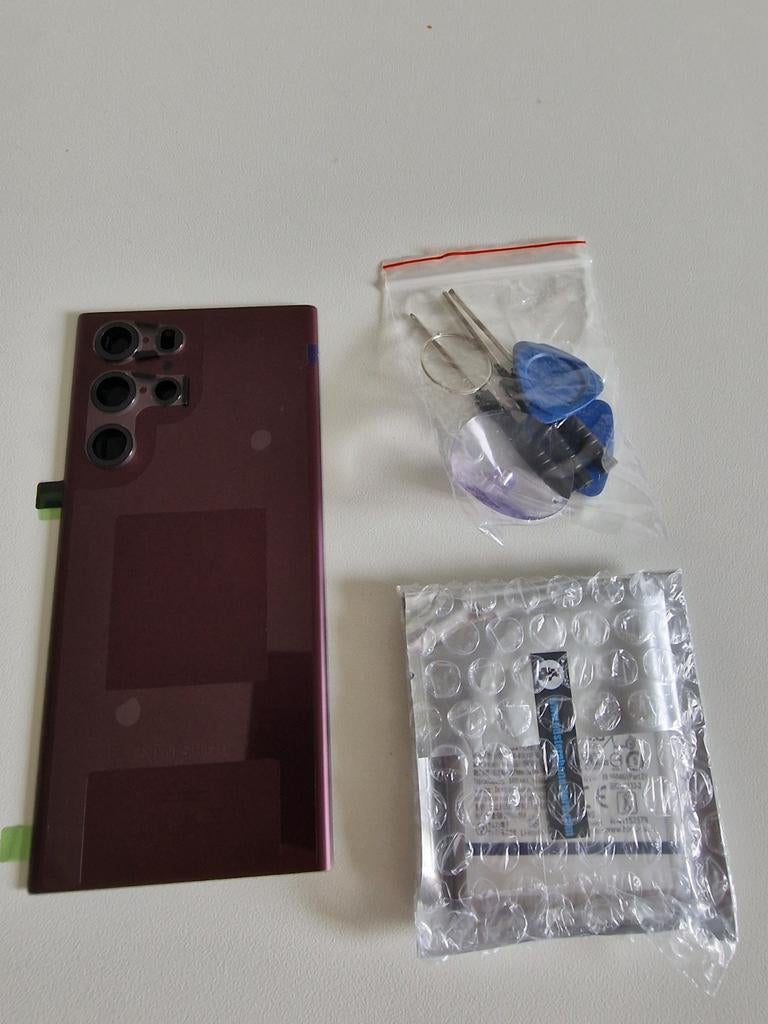 Samsung S22 ultra achterkant Burgundy en batterij, Télécoms, Téléphonie mobile | Housses, Coques & Façades | Samsung, Neuf, Enlèvement