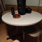 Witte ronde tafel op RVS poot met 4 stoelen, Ophalen, Zo goed als nieuw, Metaal