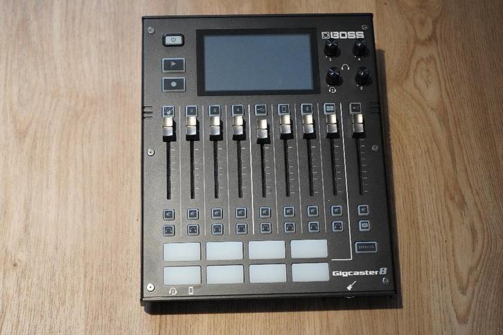 BOSS Gigcaster 8 mixage, Musique & Instruments, Tables de mixage, Comme neuf, 5 à 10 canaux, Entrée micro, Enlèvement