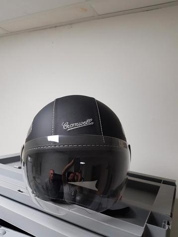 Motorhelm beschikbaar voor biedingen
