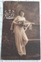 Carte postale ancienne CHOCOLAT L'AIGLON/BRIDE MET BLOEMEN/N, 1920 à 1940, Non affranchie, Enlèvement ou Envoi, Costume traditionnel