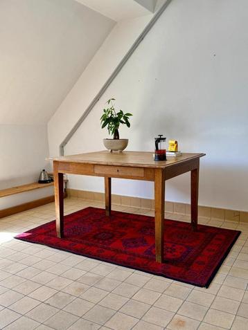 Eiken Tafel of Bureau in goede staat beschikbaar voor biedingen