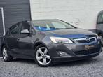 Opel Astra 112000km*1 er propriétaire* (bj 2011), Auto's, Euro 5, Stof, Zwart, 4 cilinders