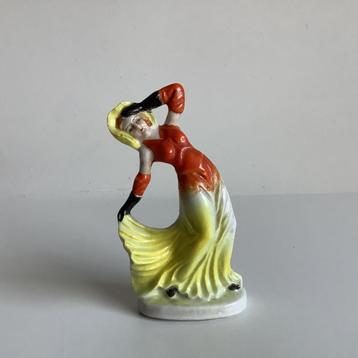 art deco beeldje van elegante dame beschikbaar voor biedingen