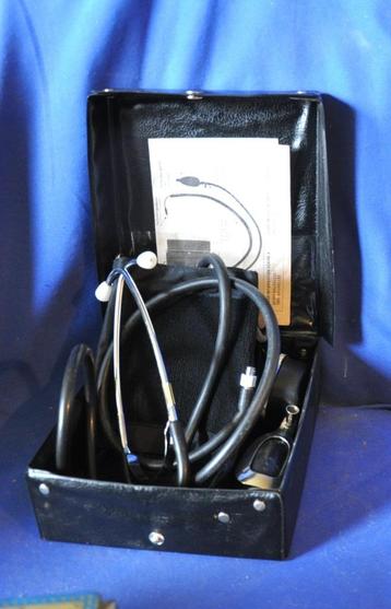 tensiomètre avec stéthoscope vintage avec etui, Divers, Enlèvement ou Envoi, Utilisé