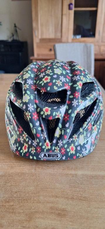 Mooie fietshelm kinderen merk ABUS. beschikbaar voor biedingen