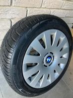 4 pneus + enjoliveur 16 pouces BMW, 205 mm, Banden en Velgen, 16 inch, Gebruikt