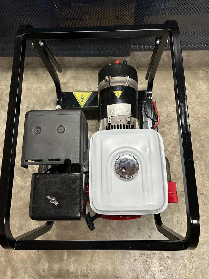 Aggegaat stroomgroep Honda 4.1 kW elektrische start, Bricolage & Construction, Générateurs, Comme neuf, Essence, Moins de 5 kVA