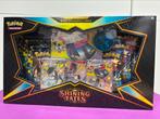 Pokémon: Shining Fates - Shiny Dragapult VMax Premium Col., Hobby en Vrije tijd, Verzamelkaartspellen | Pokémon, Ophalen, Nieuw