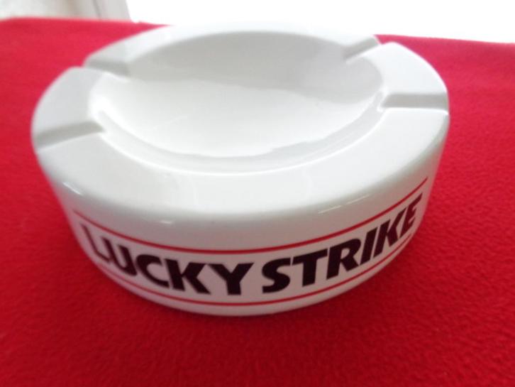 Cendrier. Marque: "Lucky Strike". Vintage, Verzamelen, Rookartikelen, Aanstekers en Luciferdoosjes, Gebruikt, Asbak, Ophalen of Verzenden