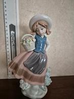 LLadro meisje met bloemenmand, Antiek en Kunst, Ophalen of Verzenden