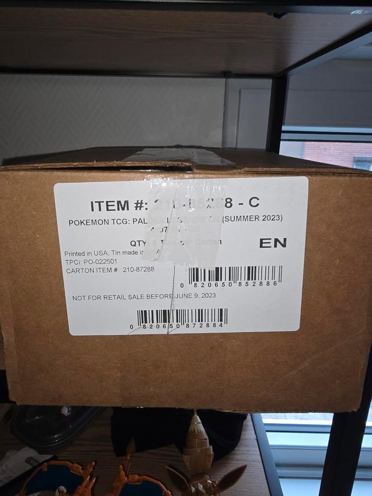 Paldea legends tin case, Hobby en Vrije tijd, Verzamelkaartspellen | Pokémon, Foil, Ophalen of Verzenden