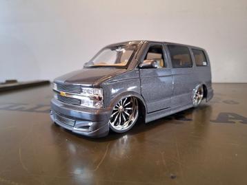 Chevrolet Astro Van Dub City Jada Toys