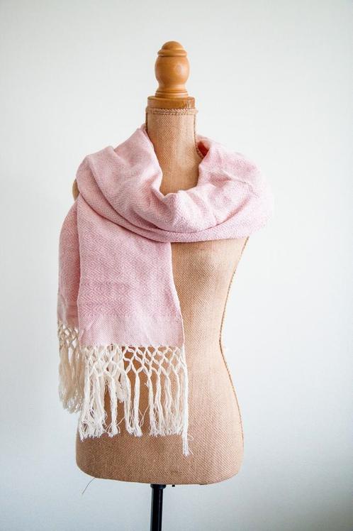 Mooie handgemaakte katoenen sjaal rose, Kleding | Dames, Mutsen, Sjaals en Handschoenen, Nieuw, Sjaal, Ophalen of Verzenden