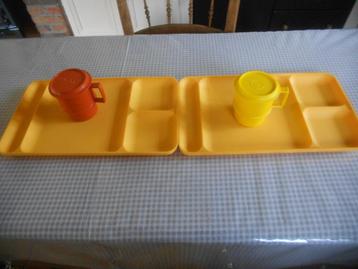 Tupperware-dienblad + picknick-/tv-beker (caravan-stacaravan beschikbaar voor biedingen