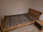 Bed 'twijfelaar' 120 x 200 en bijhorend nachtkastje, Ophalen, Zo goed als nieuw, Twijfelaar
