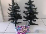 2 x Kerstboompjes + Kerstballen + ophanghaakjes, Enlèvement