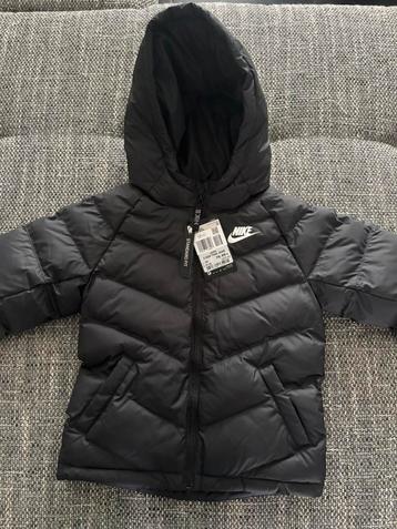 Nike Junior Puffer Jas (XS 122-128cm) beschikbaar voor biedingen