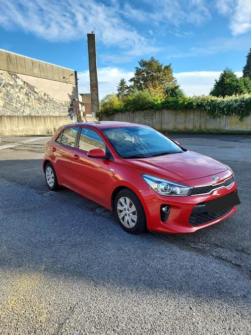 Kia Rio 2017 diesel 80.000 km, Autos, Kia, Particulier, Rio, Diesel, Euro 6, 5 portes, Boîte manuelle, Rouge, Noir, Entretenue par le concessionnaire