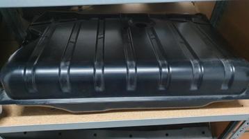 VW Kever 1303 – Twee benzinetanks beschikbaar voor biedingen