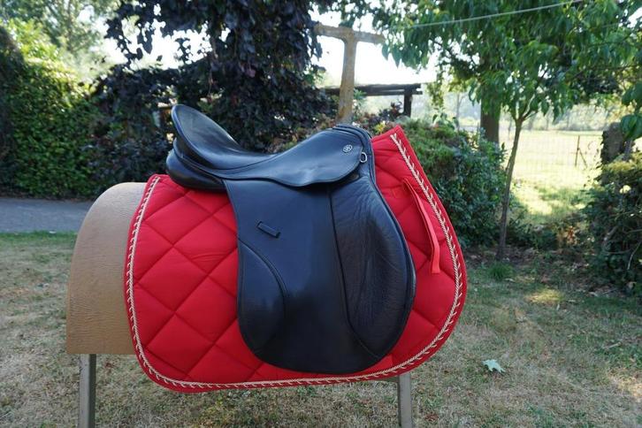 veelzijdig ook springgericht zadel kieffer ALS NIEUW ; 350 €, Dieren en Toebehoren, Paarden en Pony's | Zadels, Zo goed als nieuw