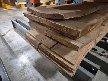 Eiken boomstam beschikbaar voor biedingen