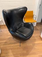 Egg chair (replica) pas opnieuw overtokken in zwart leder, Ophalen, Zo goed als nieuw