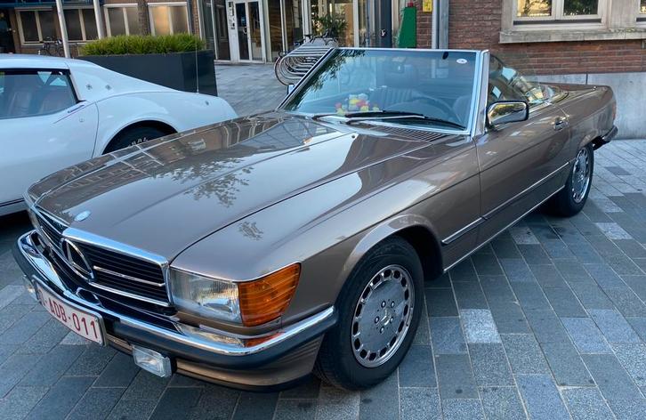 Mercedes 560 SL 107, Auto's, Mercedes-Benz, Particulier, Benzine, Cabriolet, 2 deurs, Automaat, Bruin, Leder, Achterwielaandrijving