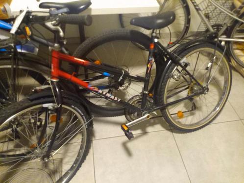 26 Inch Meisjes Fiets - 30 - Euro -, Fietsen en Brommers, Fietsonderdelen, Gebruikt, Band, Ophalen