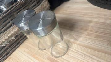 Pots à épices beschikbaar voor biedingen