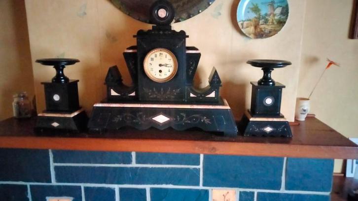 Pendule et ses candélabres, Antiquités & Art, Antiquités | Horloges, Enlèvement ou Envoi