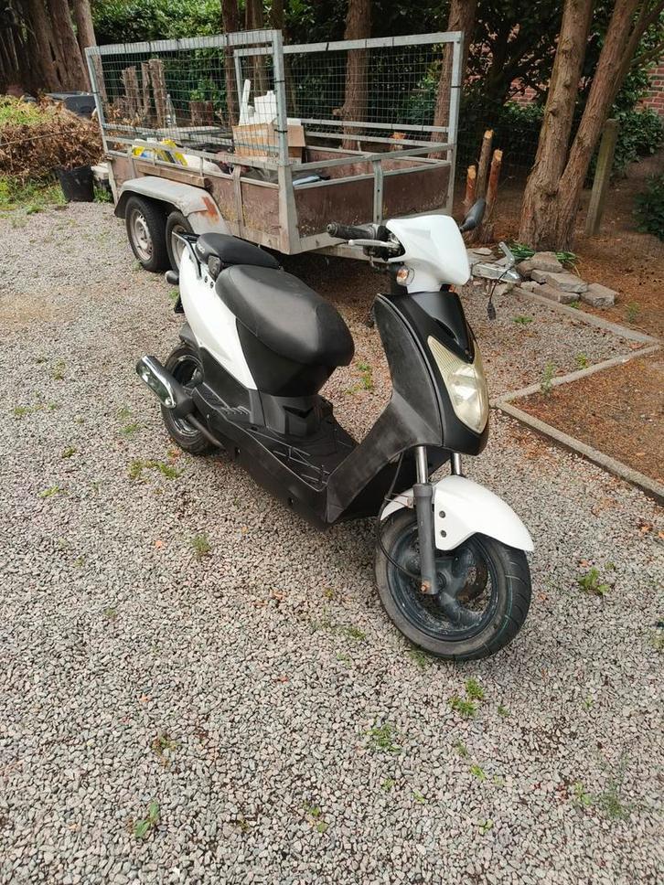 kymco agility FR klapzadel.50cc 4takt., Fietsen en Brommers, Brommers | Overige merken, Zo goed als nieuw, Klasse A (25 km/u)