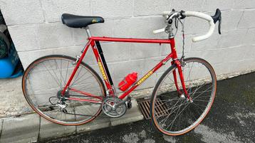 Koersfiets beschikbaar voor biedingen