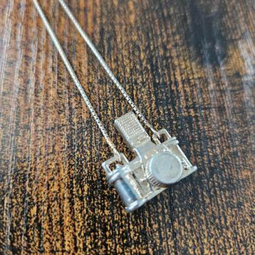 Kiel Mead Camera Necklace  beschikbaar voor biedingen