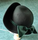 Groene hoed met strik gemaakt in Italië diameter 18 cm, Autre, 56 of 57 cm (M, 7 of 7⅛ inch), Hoed, Nieuw