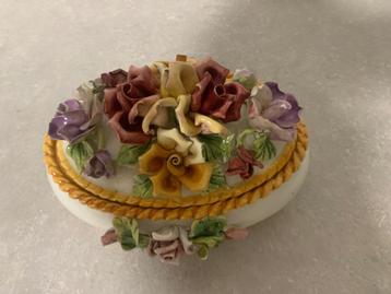 Vintage Bassano Italiaans porselein bloemen beschikbaar voor biedingen