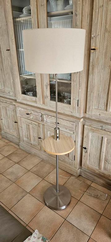 MOOIE STAANDE LAMP beschikbaar voor biedingen