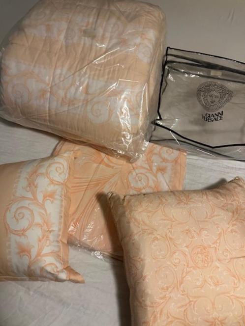 Beddenset Gianni Versace, Huis en Inrichting, Slaapkamer | Beddengoed, Zo goed als nieuw, Roze, Ophalen